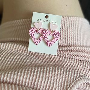Pink leopard heart earrings 💕✨